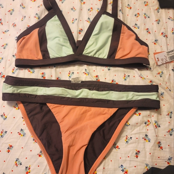 PilyQ Riviera Bikini 2pc (Top + Bottom) SWIM SET Size Large - Picture 4 of 7